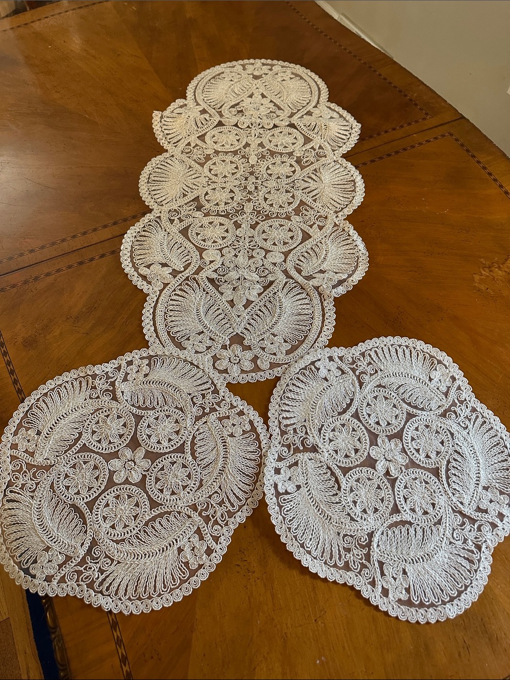 NEW IVORY LACE TABLE RUNNER LACE - Home DOILIE SET